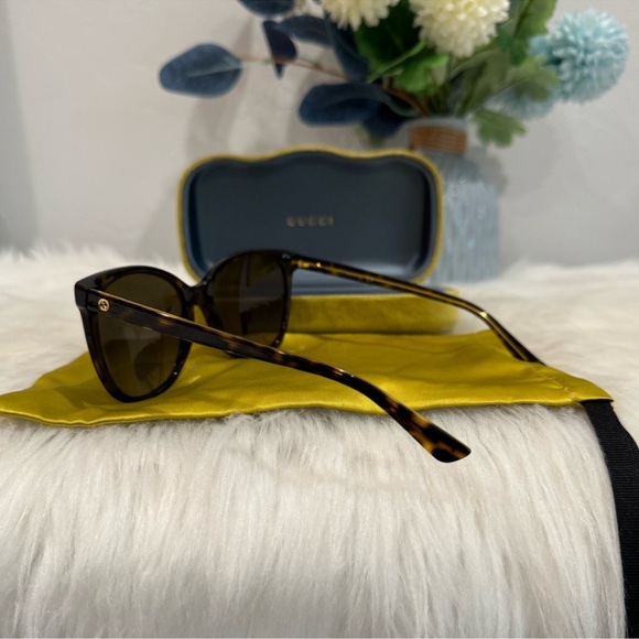 GUCCI Tortoise Shell Sunglasses - Picture 11 of 15